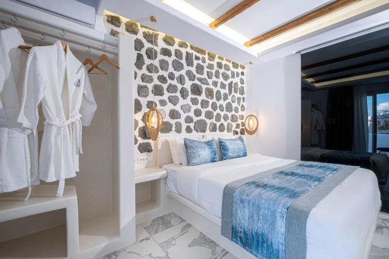 Executive Suite with Pool View image 3