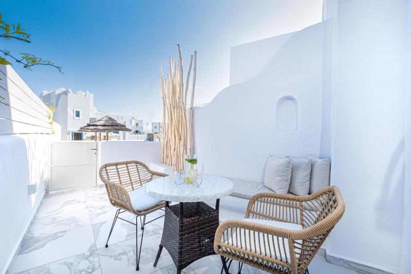 Executive Suite with Pool View image 4