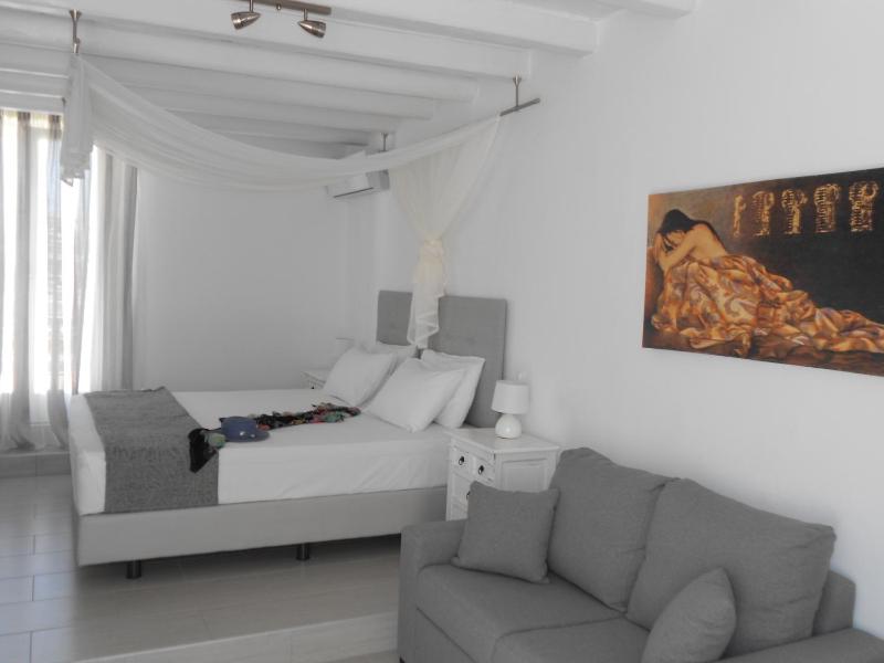 Double or Twin Room with Sea View image 4