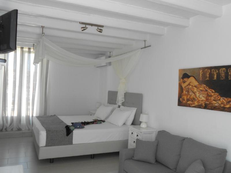 Double or Twin Room with Sea View image 2