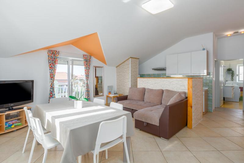 One-Bedroom Apartment image 2