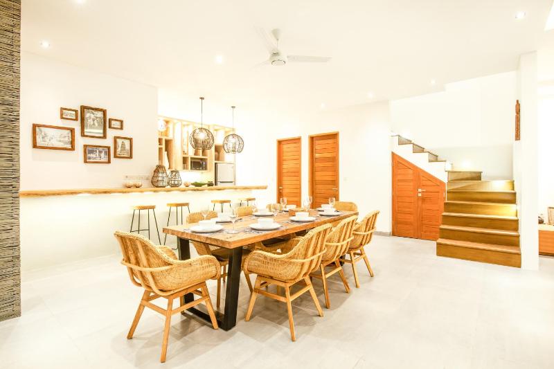 Seaside Haven Charming 4BR Villa 5 Min to beach - image 9