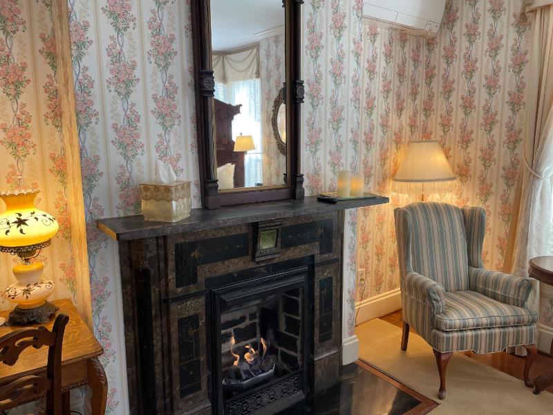 Standard Queen Room image 2