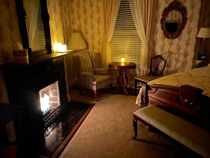 Standard Queen Room image 3
