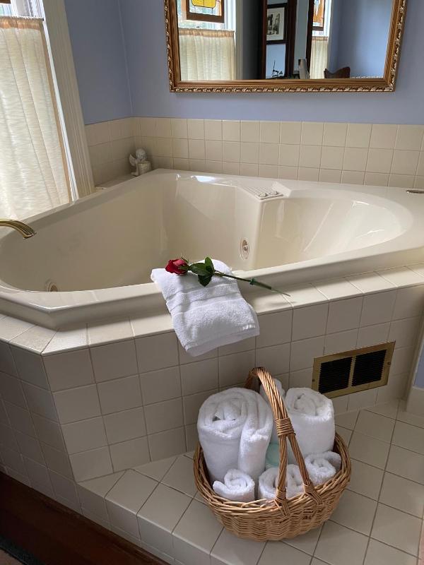 Standard Queen Room image 4