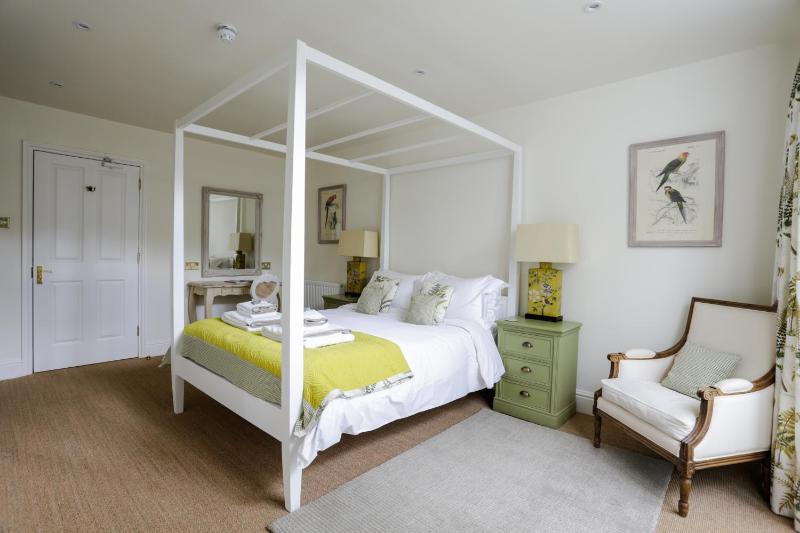 Deluxe Four Poster Room image 4