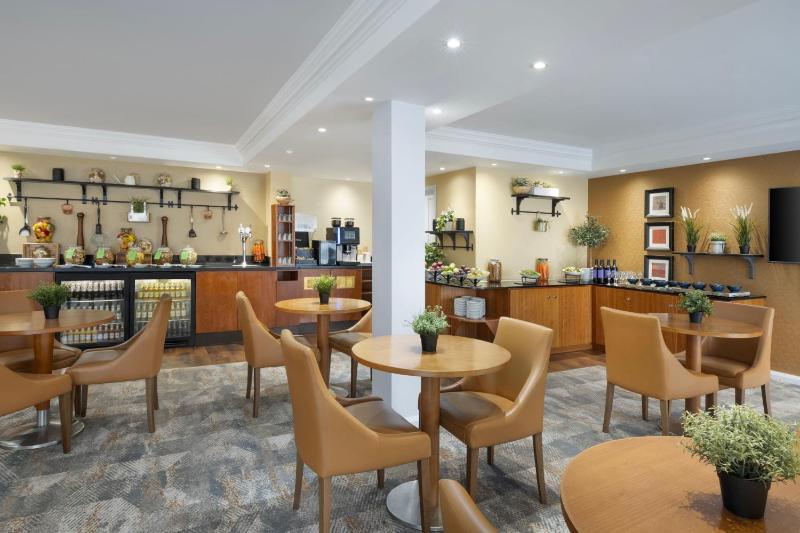 Junior Suite - Executive Lounge Access image 2