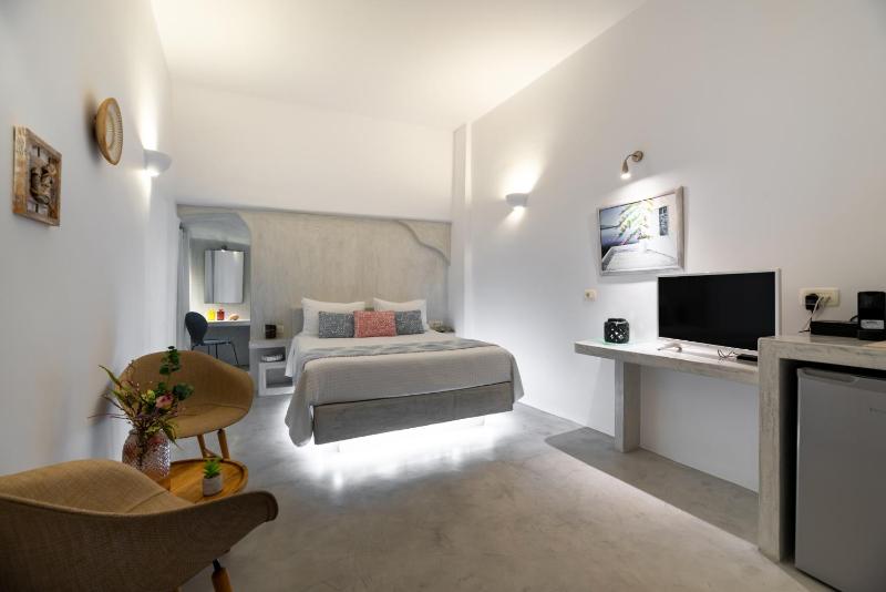 Junior Suite with Hot Tub (2 Adults) image 2