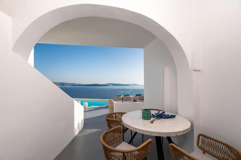 Two-Bedroom Cave Suite image 3