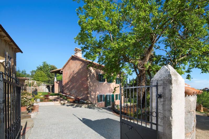 Villa Malini with Pool Sauna and Fenced Garden - image 10