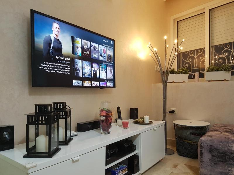 Elegant 2BR Private Terrace AC Fast WiFi & Parking Maarif - image 7