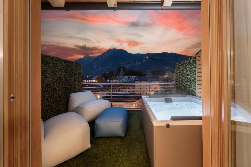 Junior Suite with Hot Tub image 1