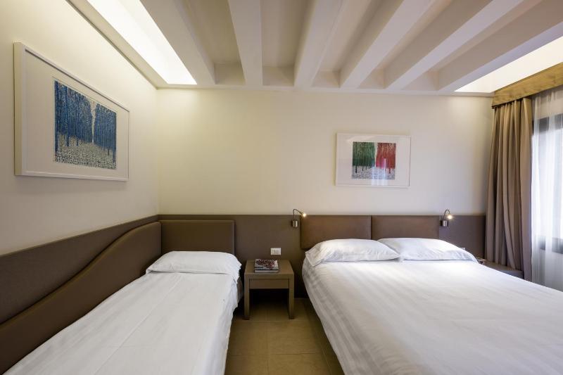 Standard Triple Room image 2