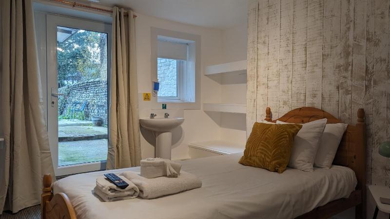 Economy Single Room image 3