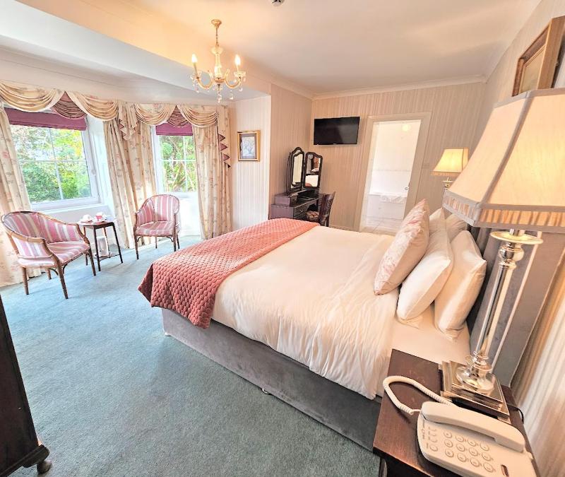 Double Room with Garden View image 4