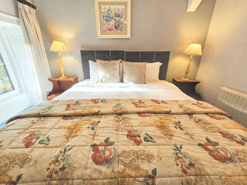 Standard Double Room image 3
