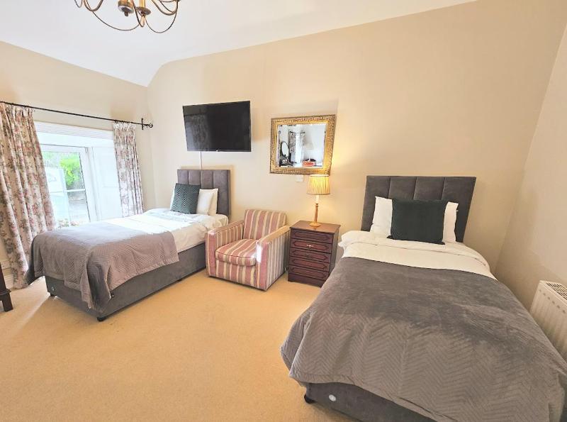 Basic Triple Room image 3
