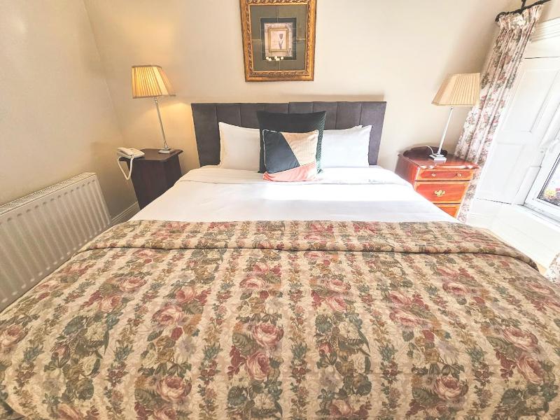 Basic Triple Room image 4
