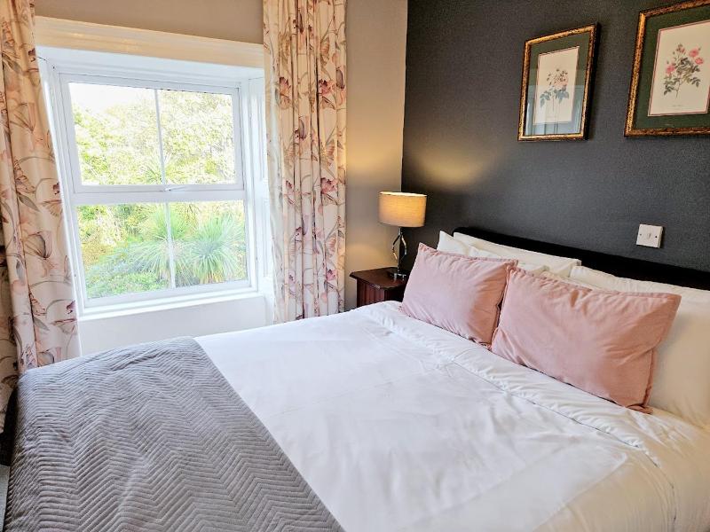 Double Room image 3