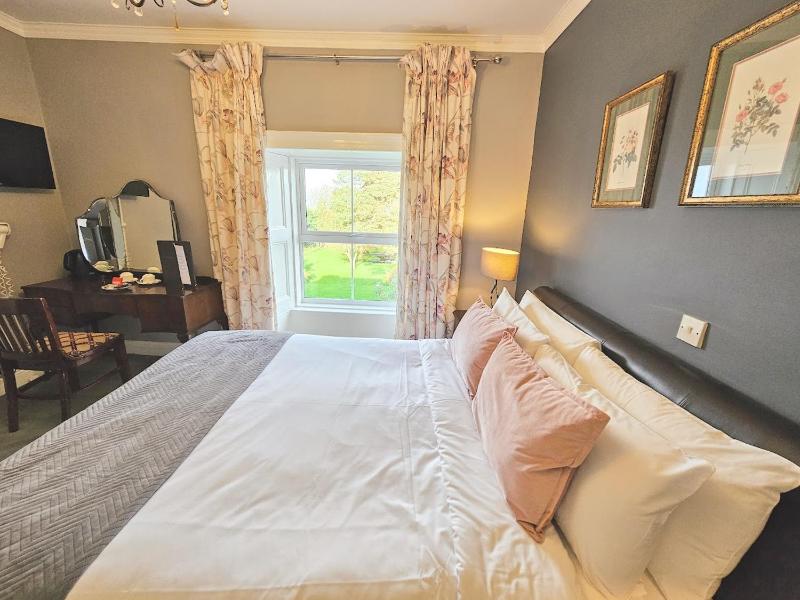 Double Room image 2