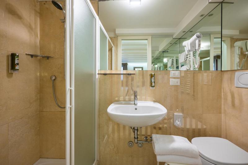 Standard Double Room image 2