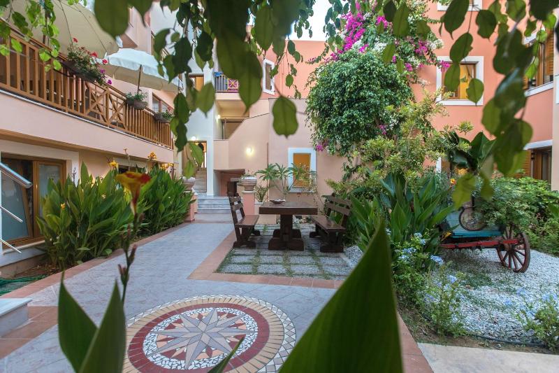 Comfort Apartment - Garden Level image 2
