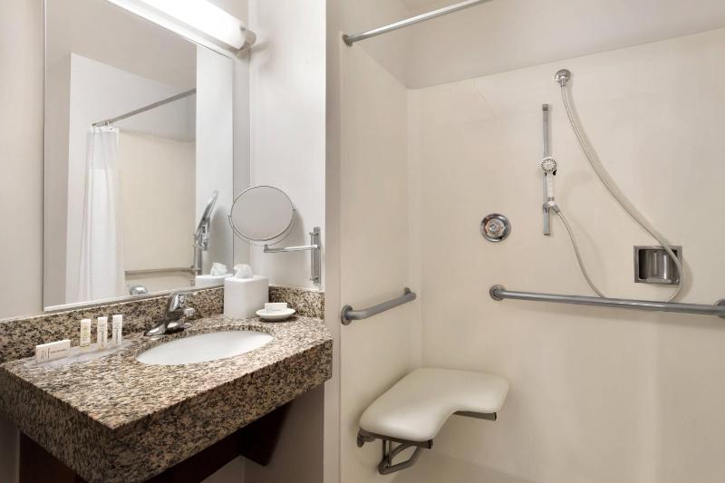Two-Bedroom Suite image 3