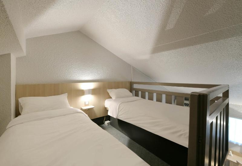 Classic Quadruple Room image 2