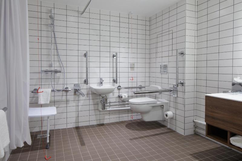 Queen Room - Mobility Access image 1