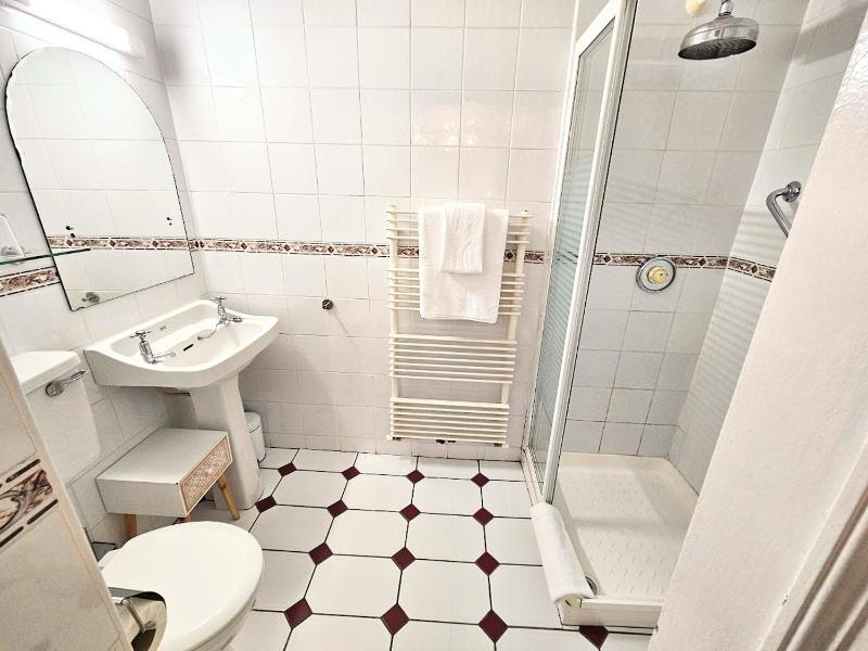 Standard Single Room image 2