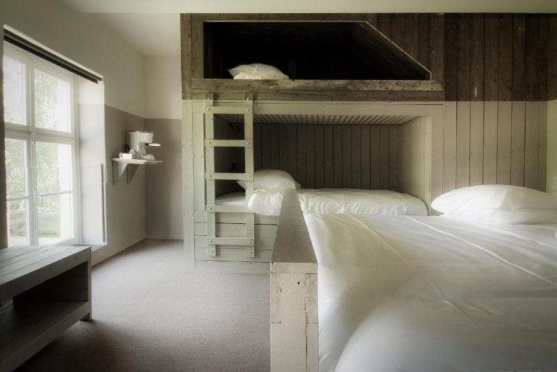 Standard Family Room image 3