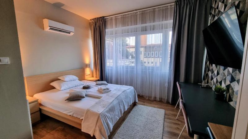 Standard Double Room image 3