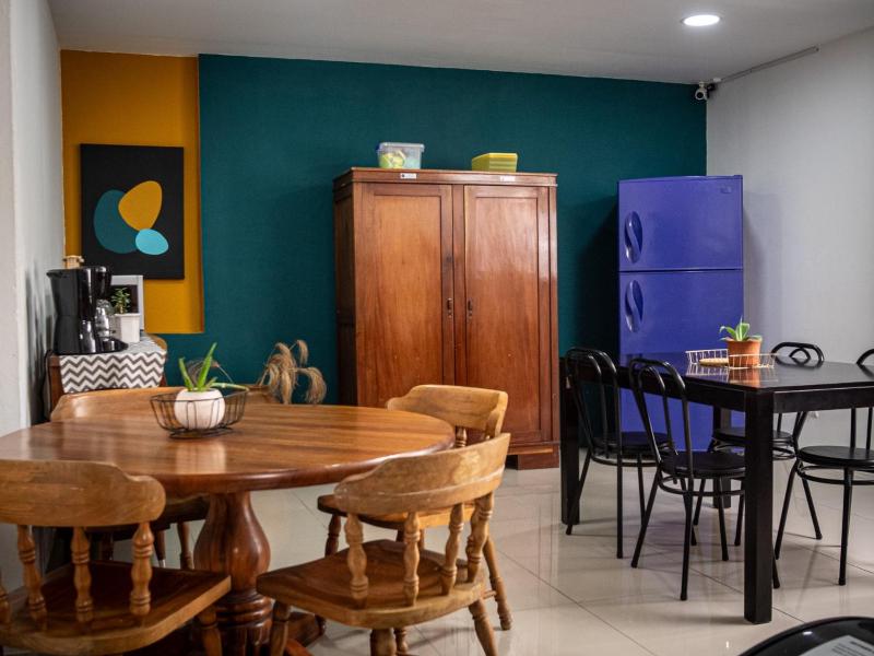 Lolas Hostal - Habitación Individual Doble con Baño Privado - image 9