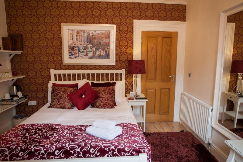 Double Room image 4