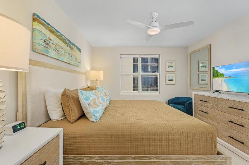 50 Shades of White - Gullwing #805 - 6620 Estero Blvd condo - image 8