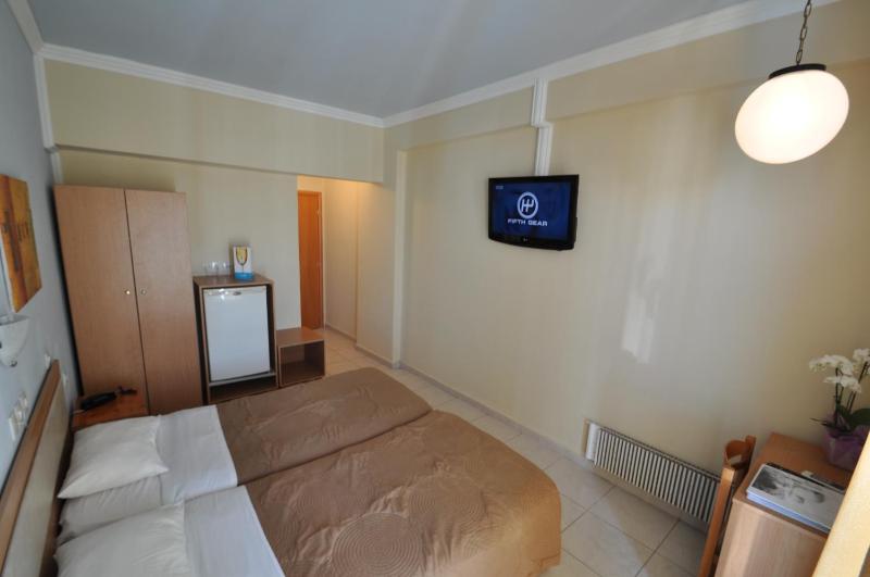 Double Room image 3