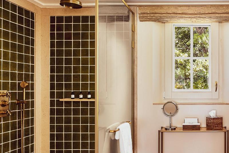 Deluxe Junior Suite - Double or Twin image 1