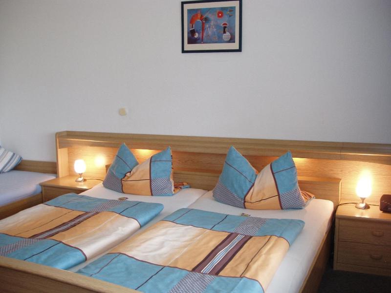Triple Room with Private Bathroom image 3