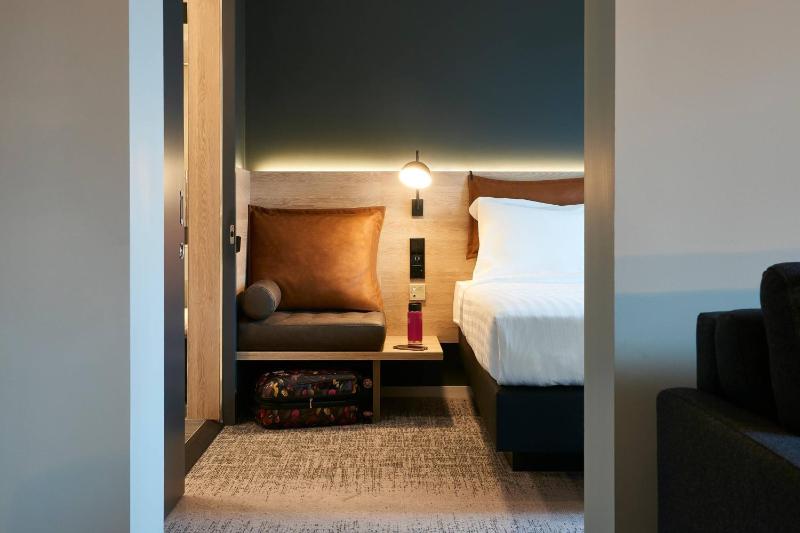 Moxyfied Family Sleeper, Guest room, 1 Queen, Sofa bed image 1
