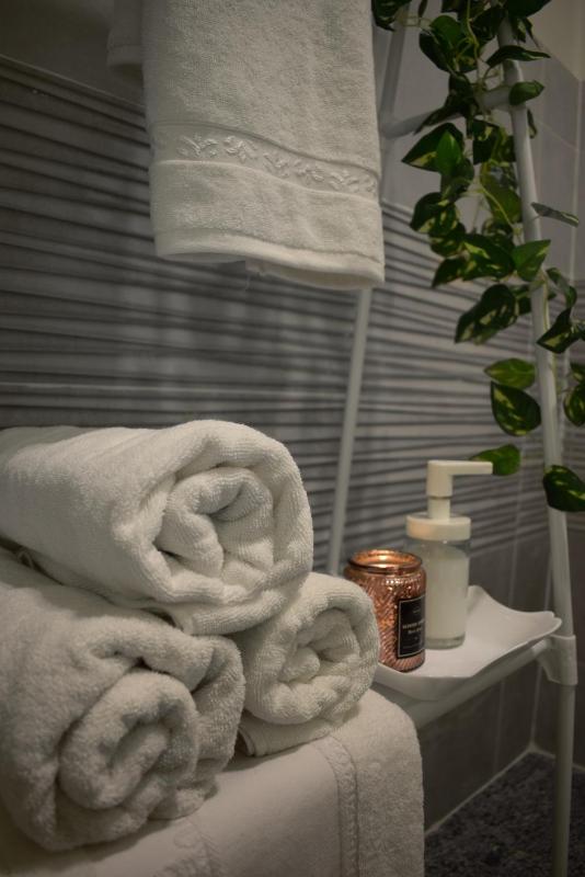 Double Room with Shared Bathroom image 4
