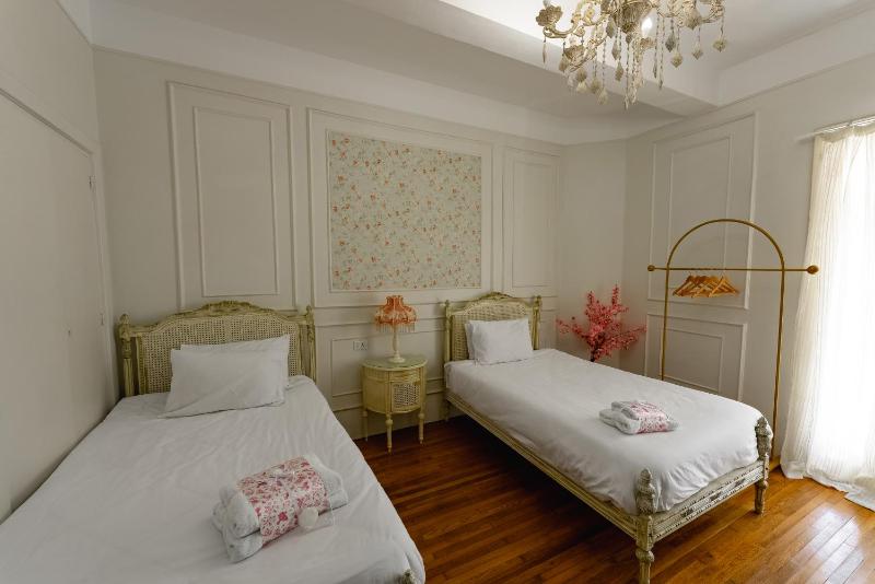 Deluxe Queen Room with Two Queen Beds image 4