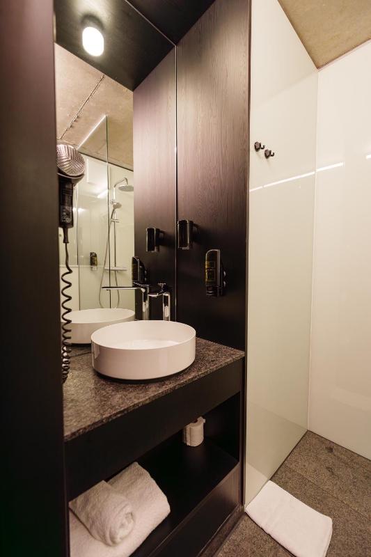 Single Room image 4