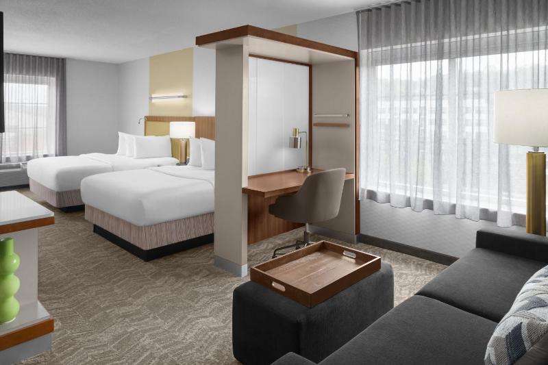 King Studio with Sofa Bed and Adapted Tub - Mobility and Hearing Accessible image 1
