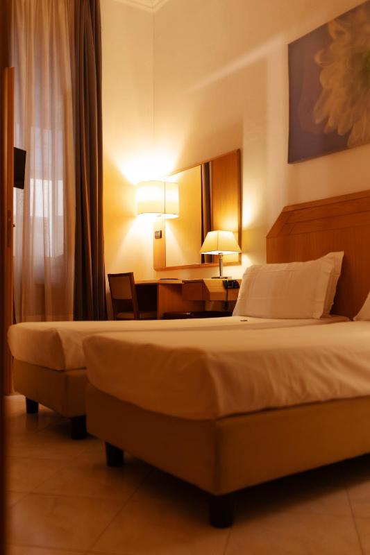 Economy Double Room image 4