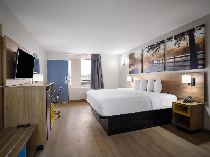 King Room - Non-Smoking image 4