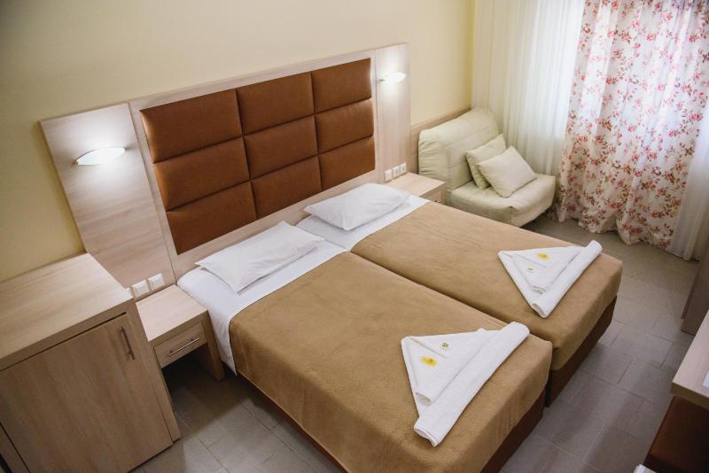 Twin Room image 1