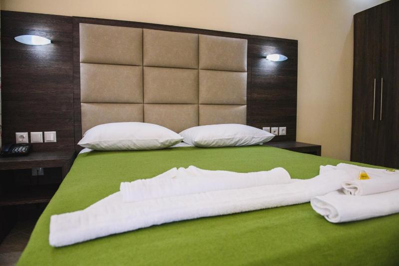 Double Room image 3