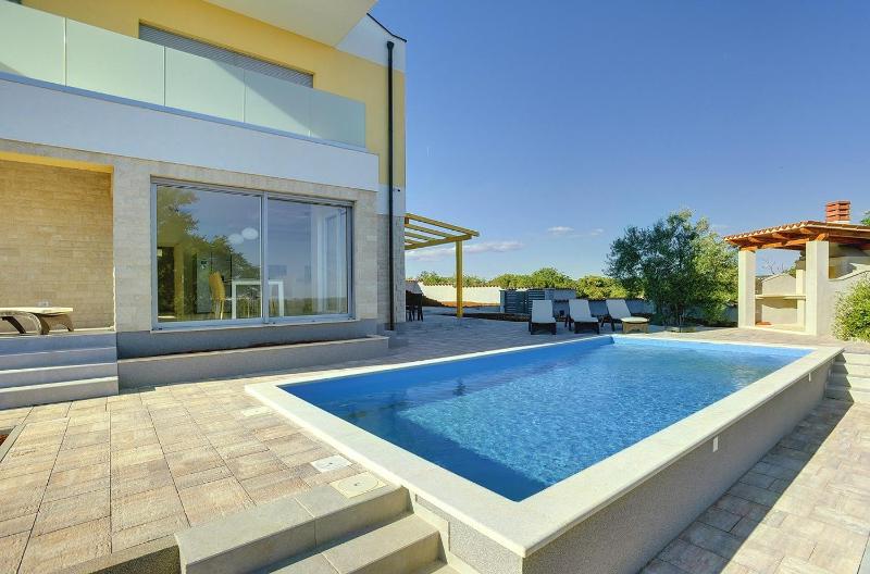 Villa in Peroj with Pool near Barbariga Beach - image 16