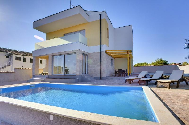Villa in Peroj with Pool near Barbariga Beach - image 15