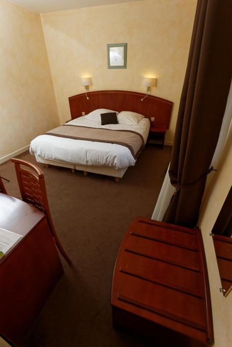 Double Room image 3